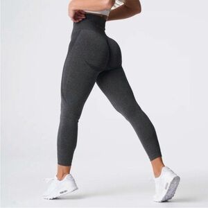 NVGTN contour seamless scrunch high waisted leggings. Size small, fit small